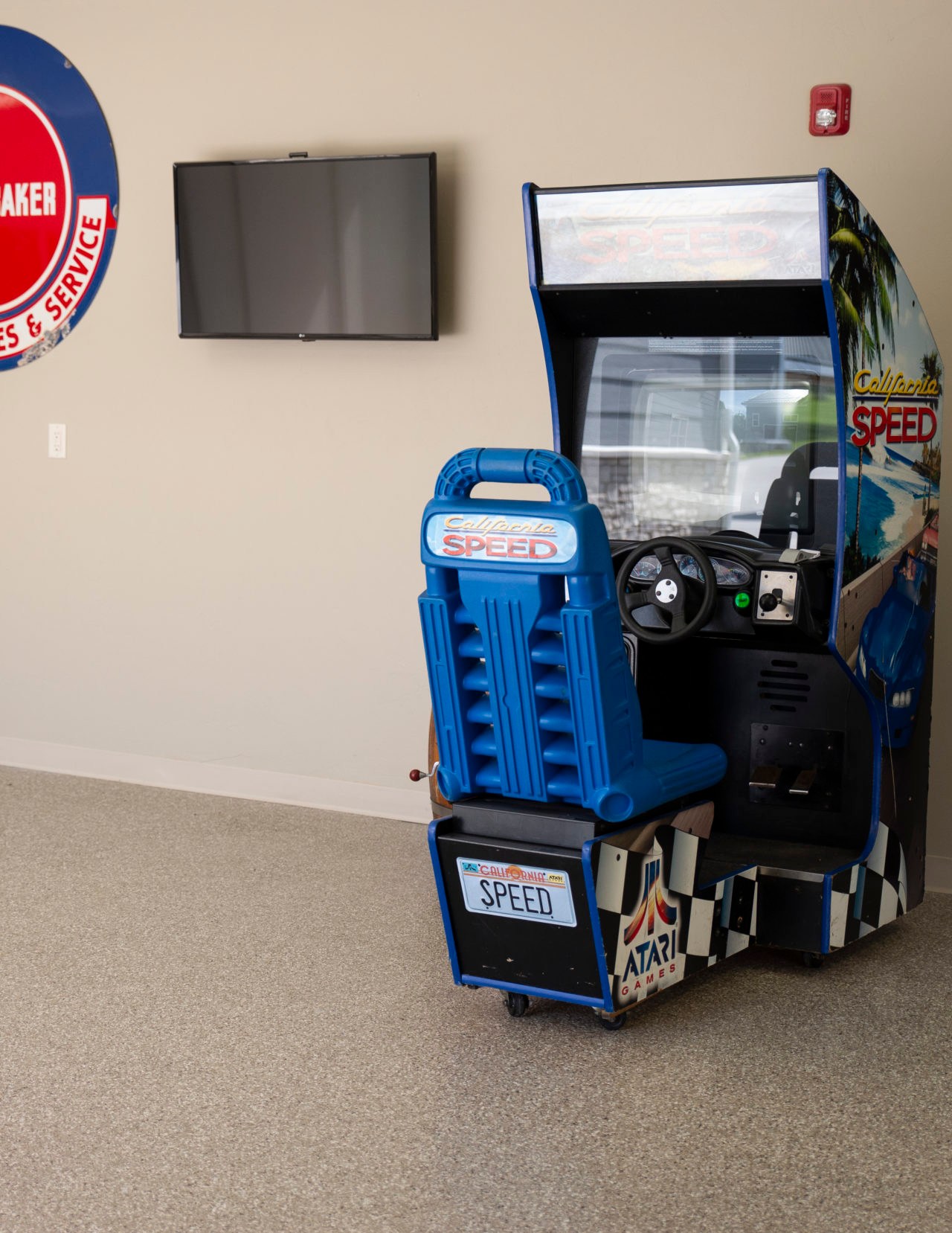 Creekbed (FB-716) flake garage floor installed in a home garage