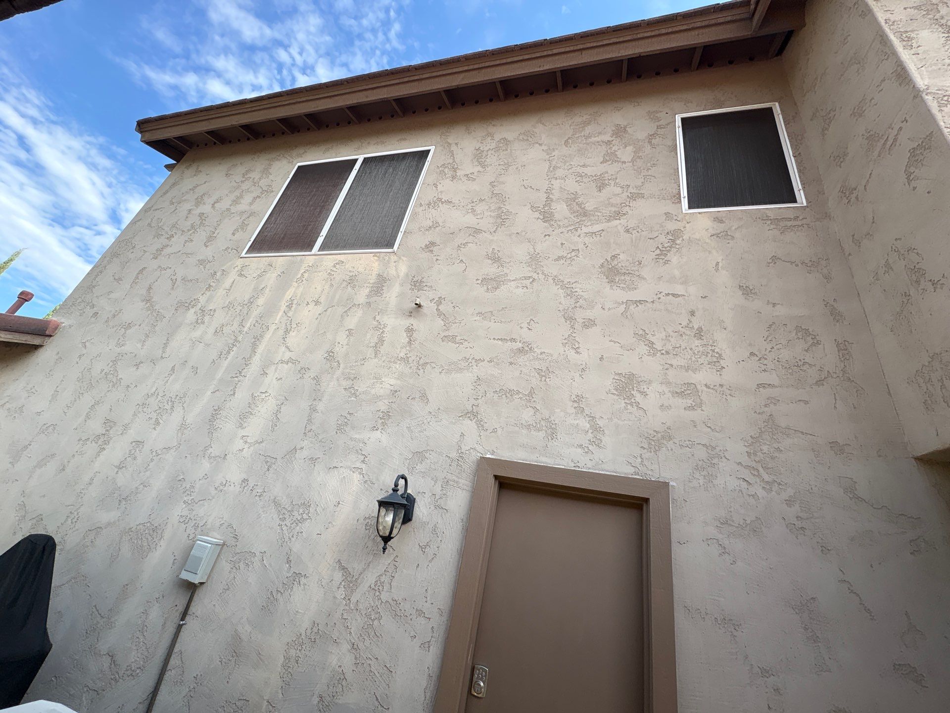 Peoria home service walkway wall before repainting