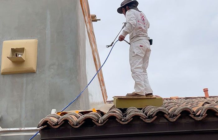 Painting a phoenix house with clay roof tiles
