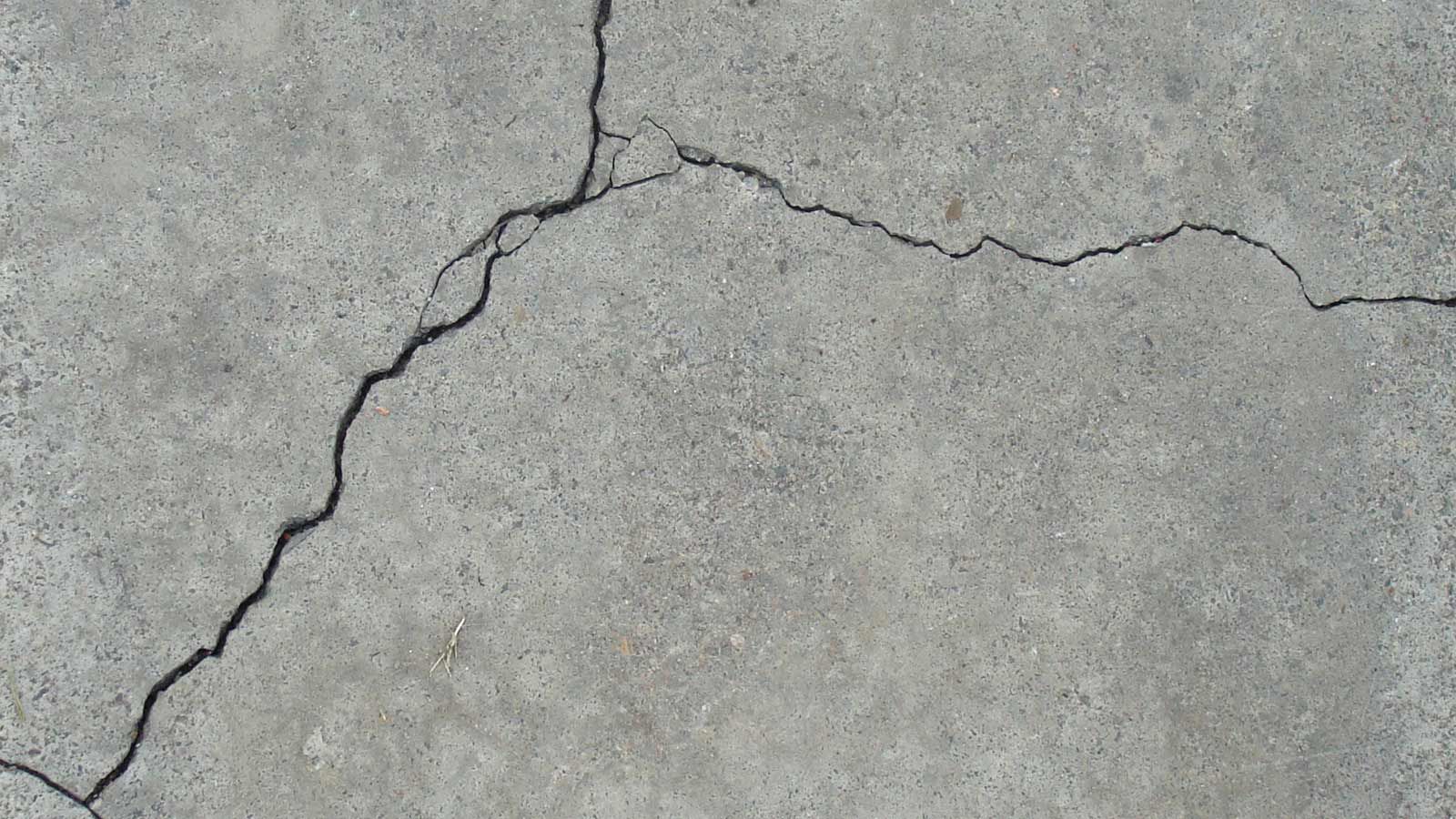 Preparing Garage Floor Cracks for Epoxy
