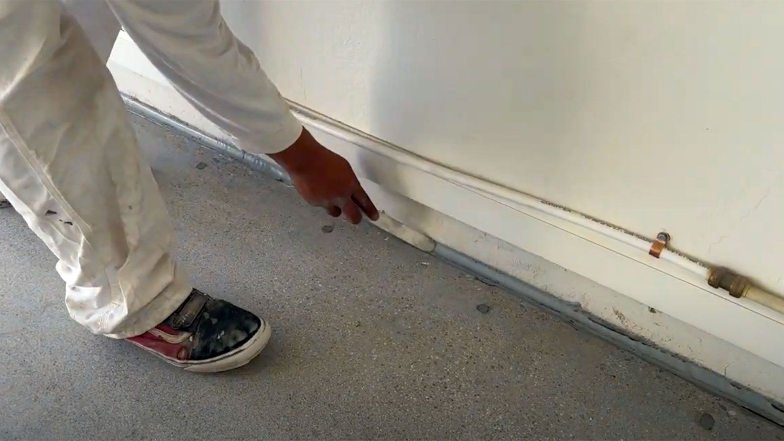 filling-cracks-in-concrete-floor